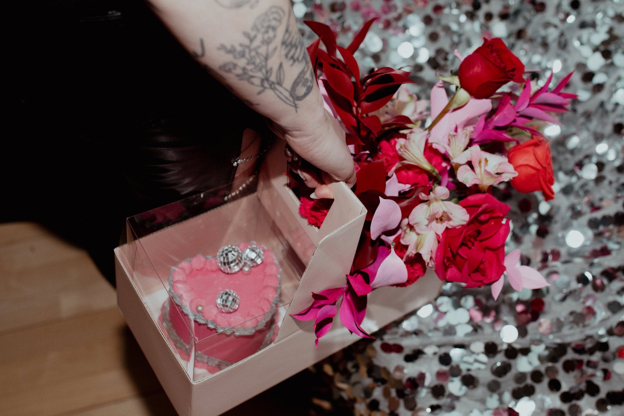 Valentine's Day Cake & Flower Box Set | Sonder x FloFo  Floret + Foliage